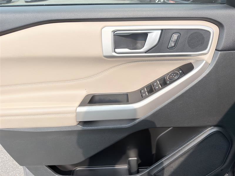 Used 2023 Ford Explorer XLT AWD/4WD image 11