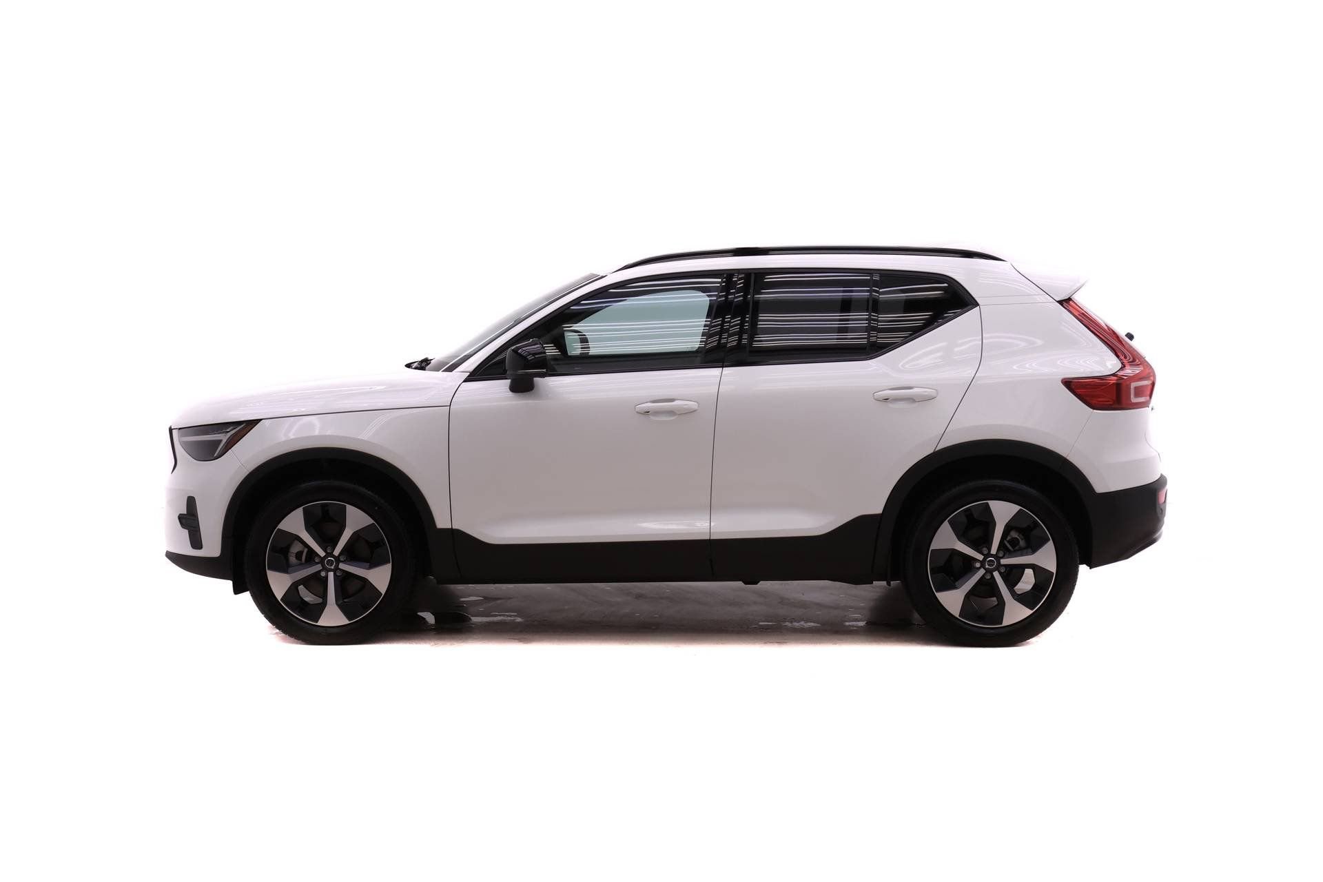 New 2026 Volvo XC40 B5 Core w/ Protection Package Premier AWD/4WD image 3