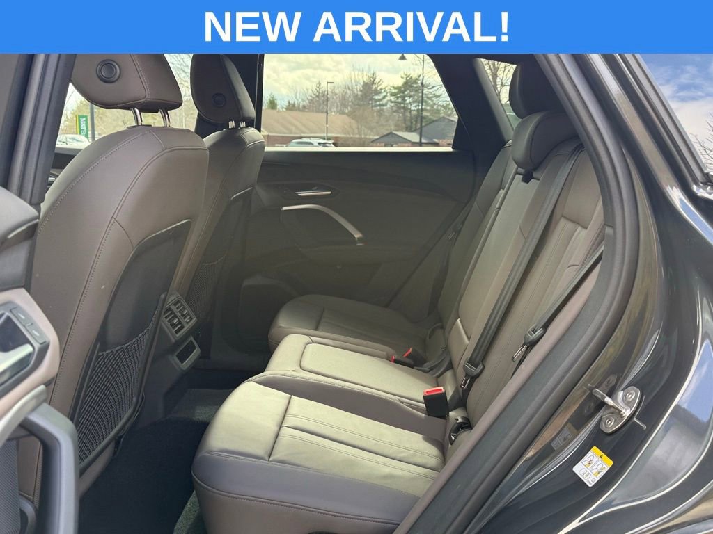 Used 2025 Audi Q5 Premium w/ Convenience Package image 19