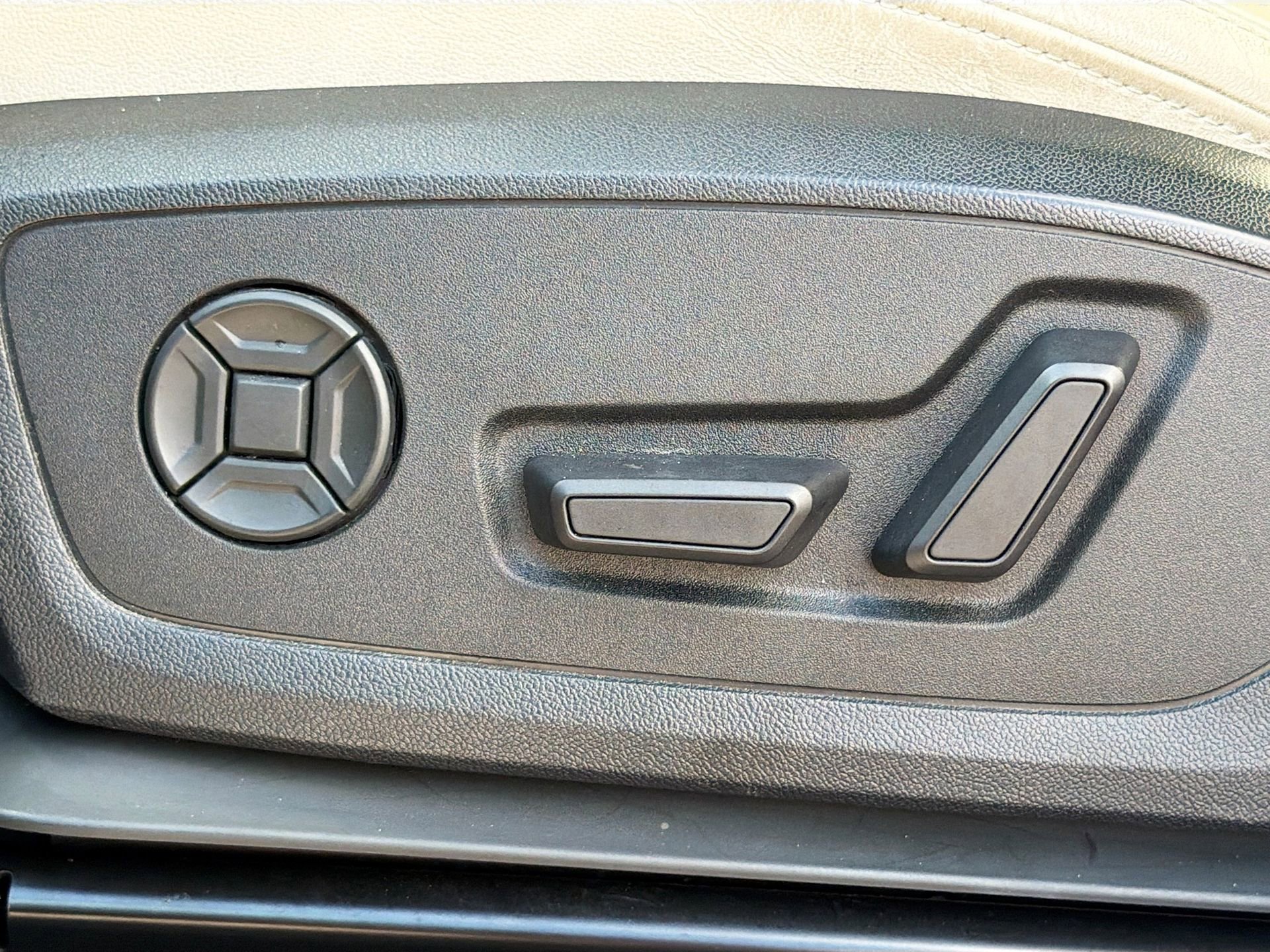 Used 2020 Audi Q3 2.0T Premium image 26