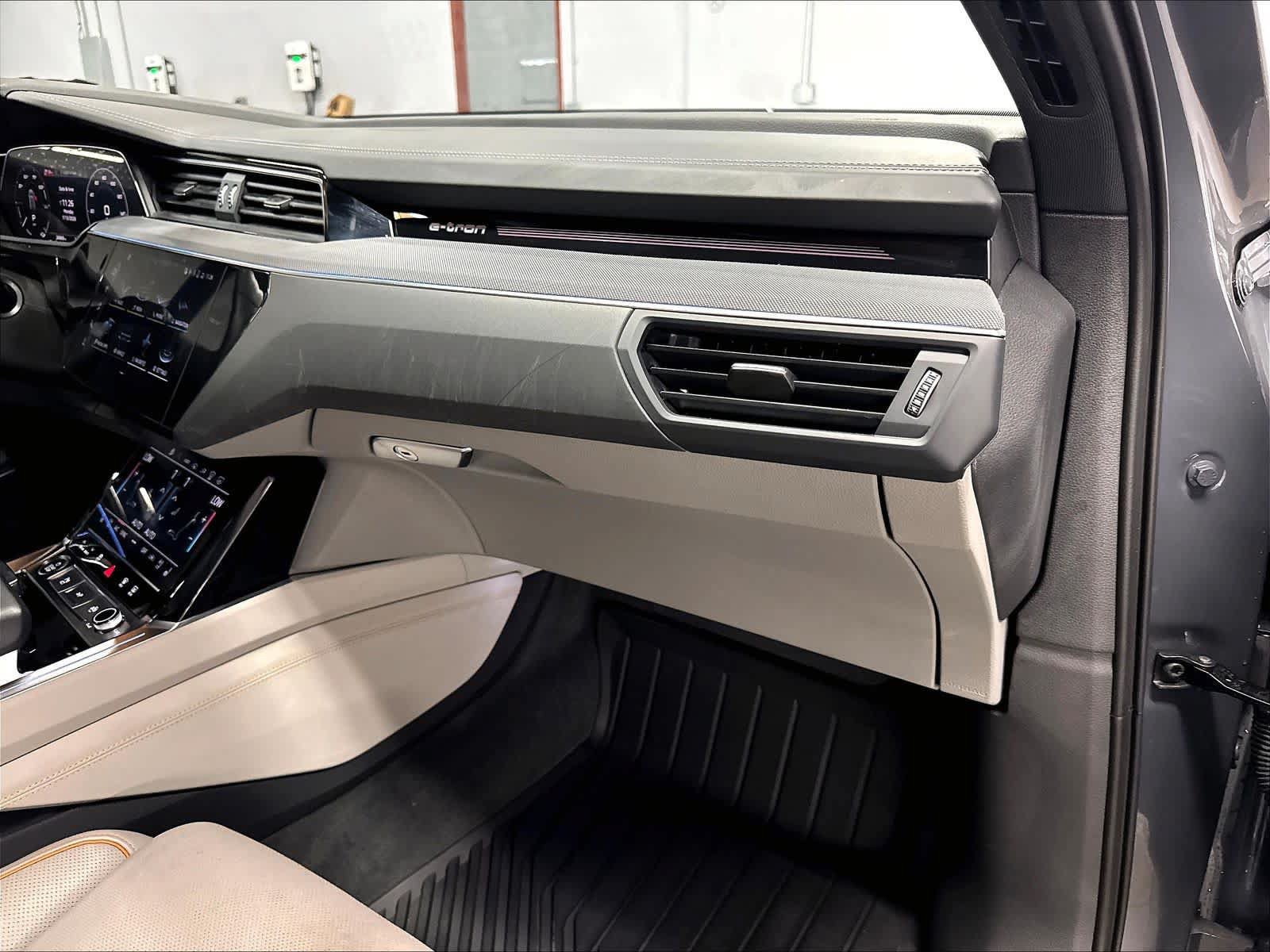 Certified 2024 Audi Q8 e-tron Premium Plus AWD/4WD image 17