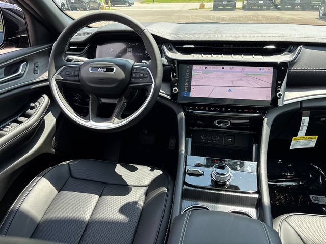New 2026 Jeep Grand Cherokee Limited w/ Luxury Tech Group II AWD/4WD image 11