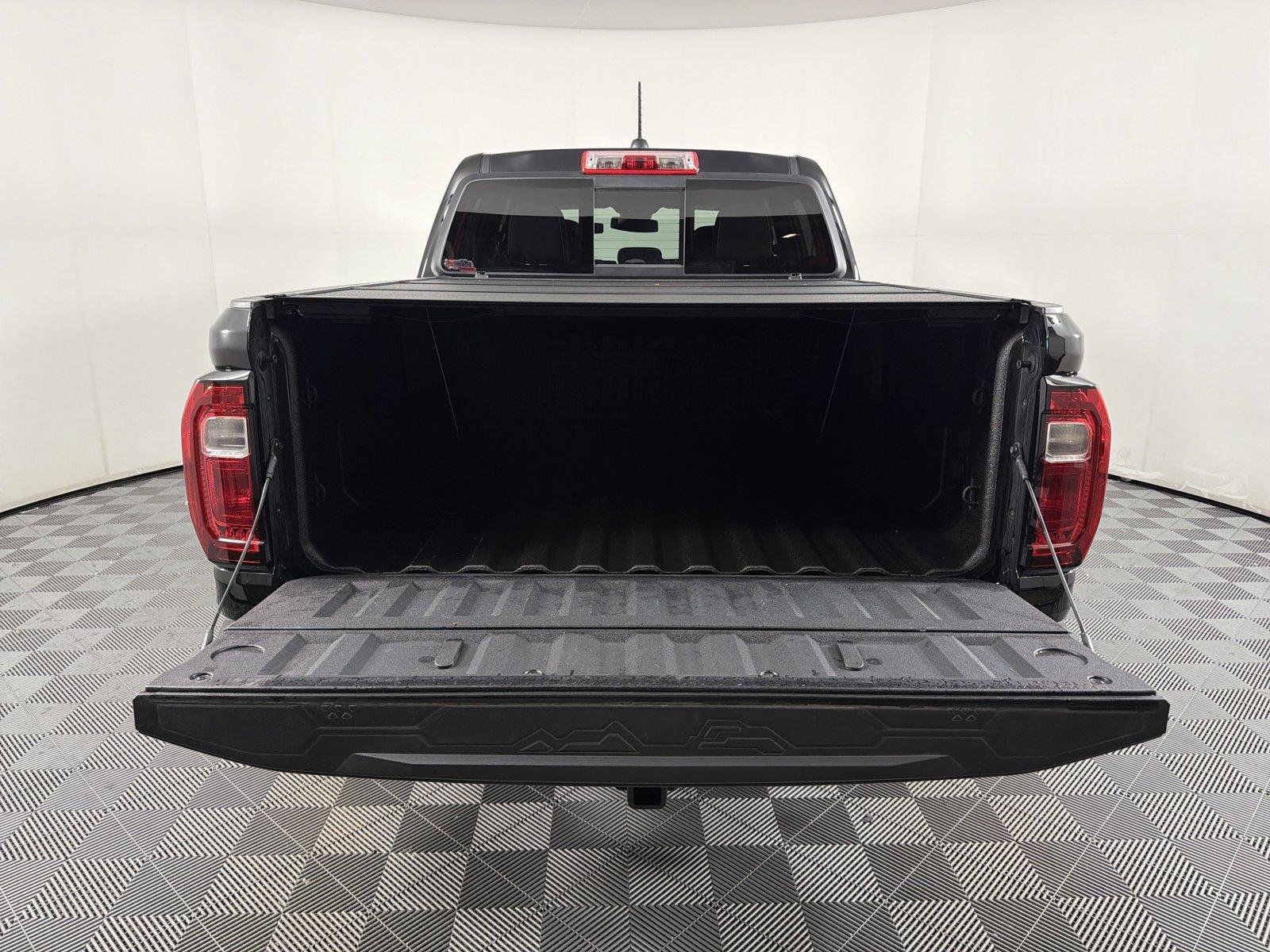 Used 2024 GMC Canyon Denali AWD/4WD image 16