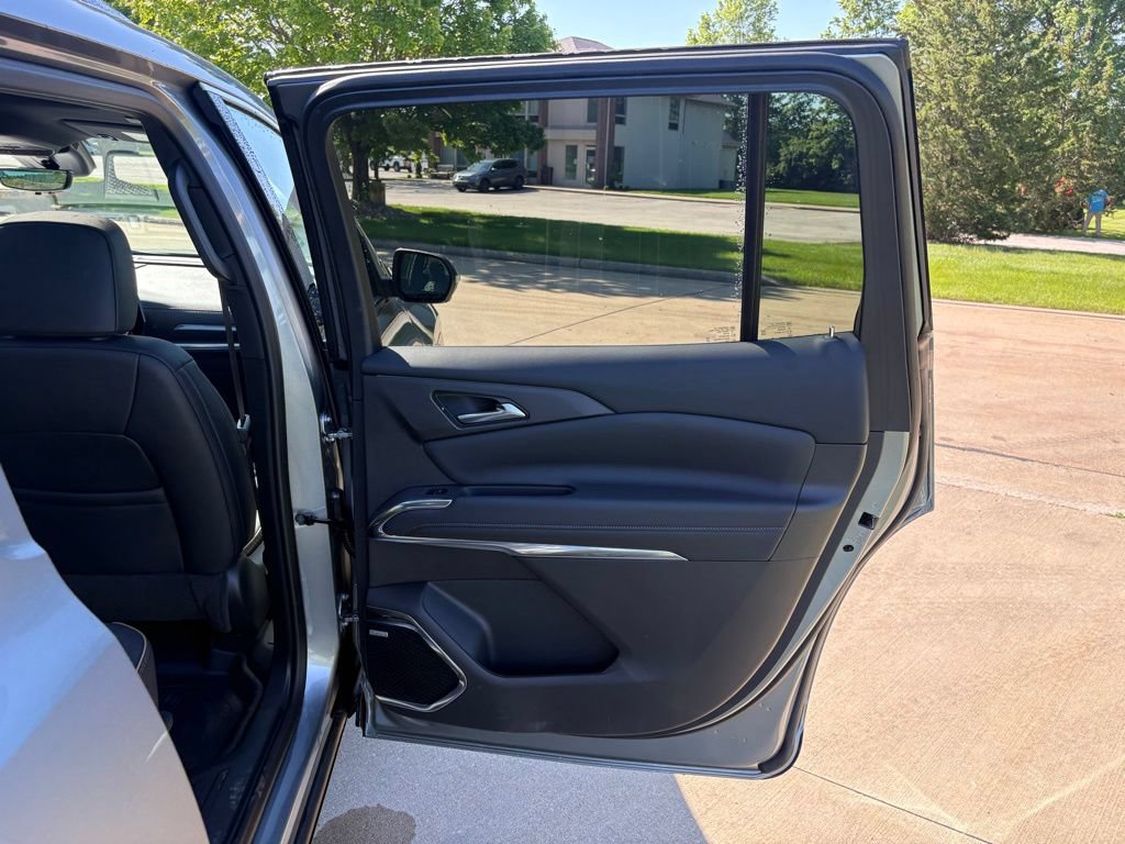 New 2026 Chevrolet Traverse High Country w/ LPO, Floor Liner Package AWD/4WD image 44