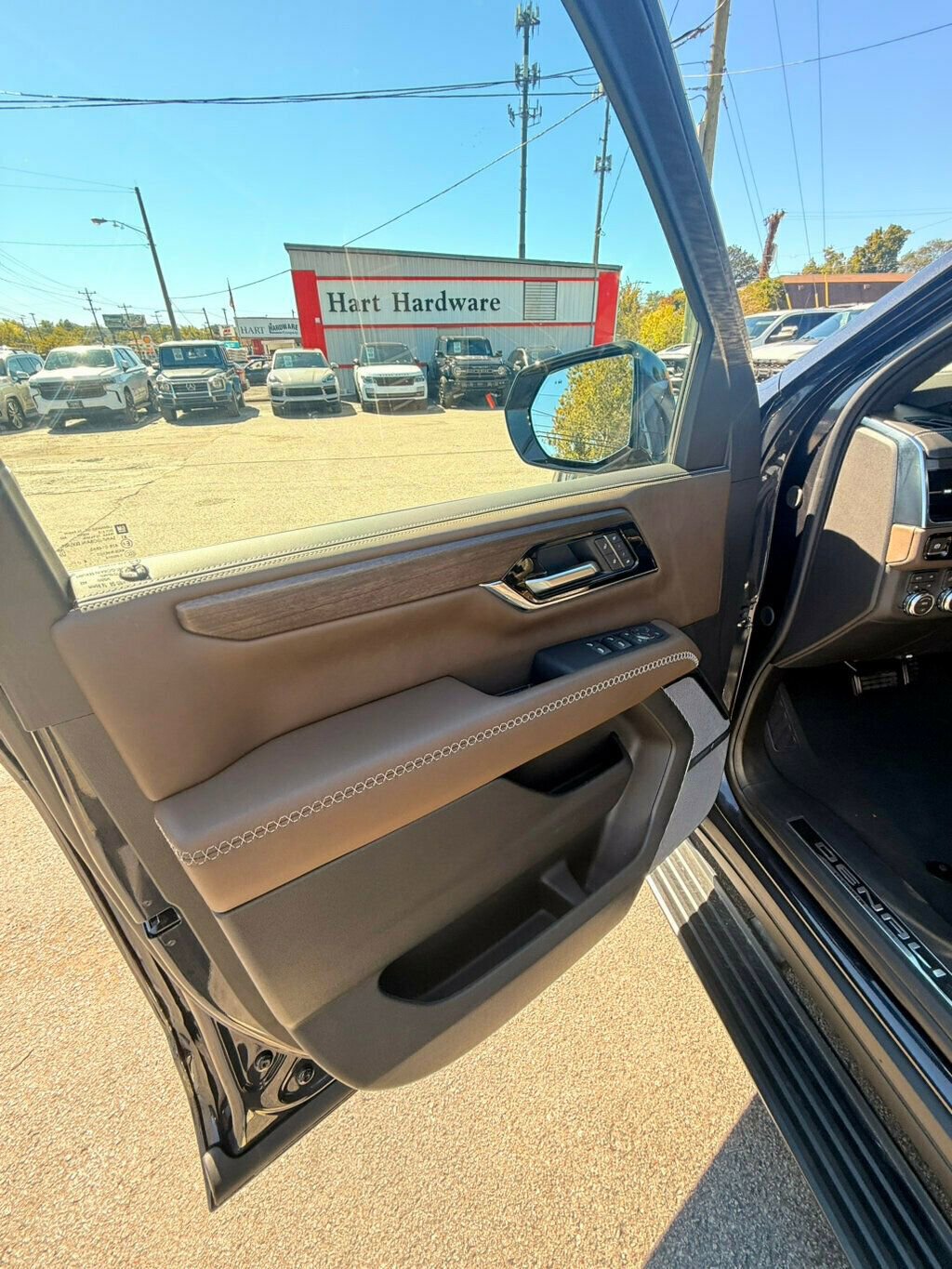 Used 2025 GMC Yukon XL Denali Ultimate image 12