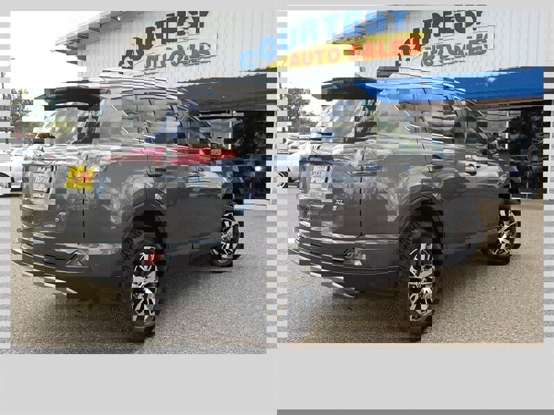 Used 2018 Toyota RAV4 XLE image 11