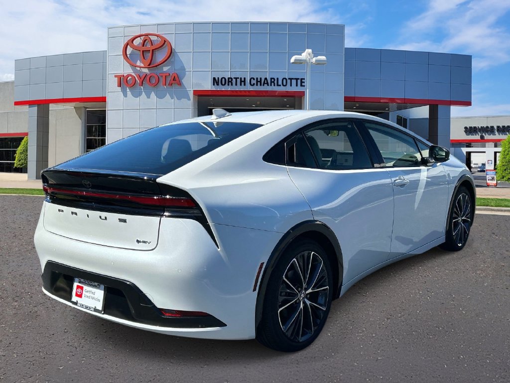 Used 2025 Toyota Prius XLE FWD image 8
