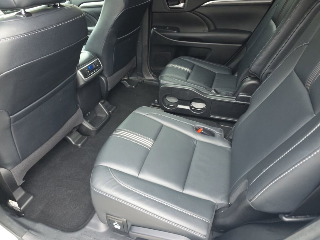 Certified 2018 Toyota Highlander SE image 13
