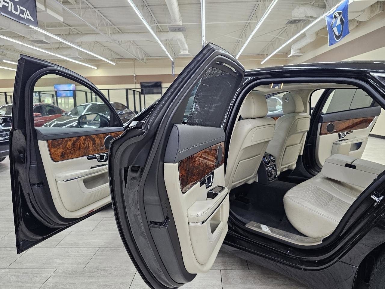 Used 2019 Jaguar XJ L Supercharged RWD image 15