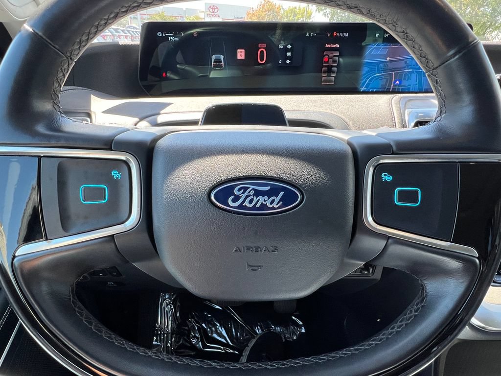 Used 2025 Ford Expedition Platinum w/ Driver's Package AWD/4WD image 29