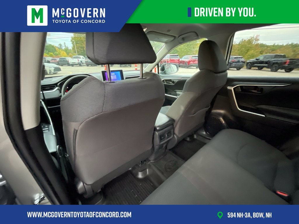 Used 2023 Toyota RAV4 LE AWD/4WD image 16