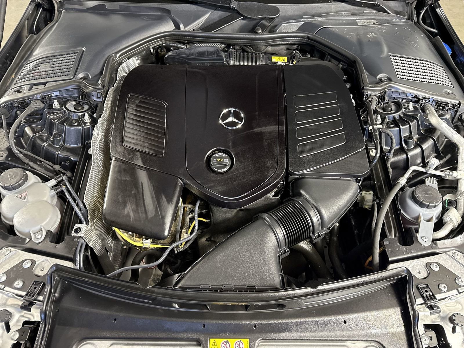 Used 2025 Mercedes-Benz CLE 300 4MATIC Coupe image 26