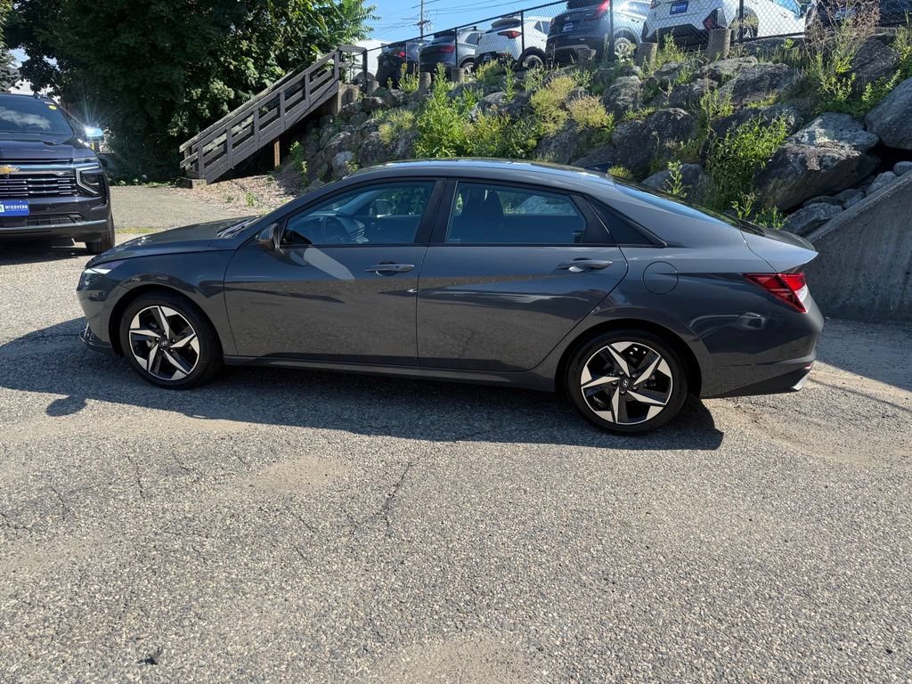 Certified 2023 Hyundai Elantra SEL w/ Convenience Package FWD image 3