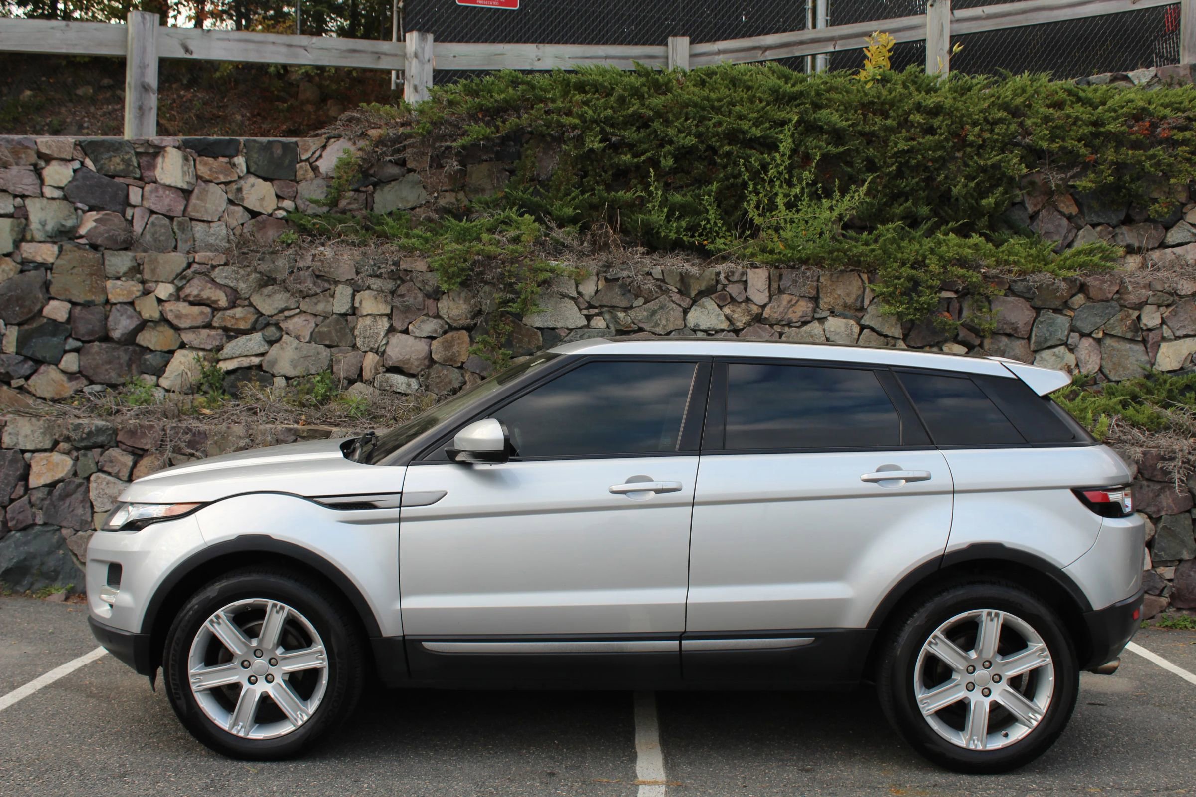 Used 2015 Land Rover Range Rover Evoque Pure Plus image 6