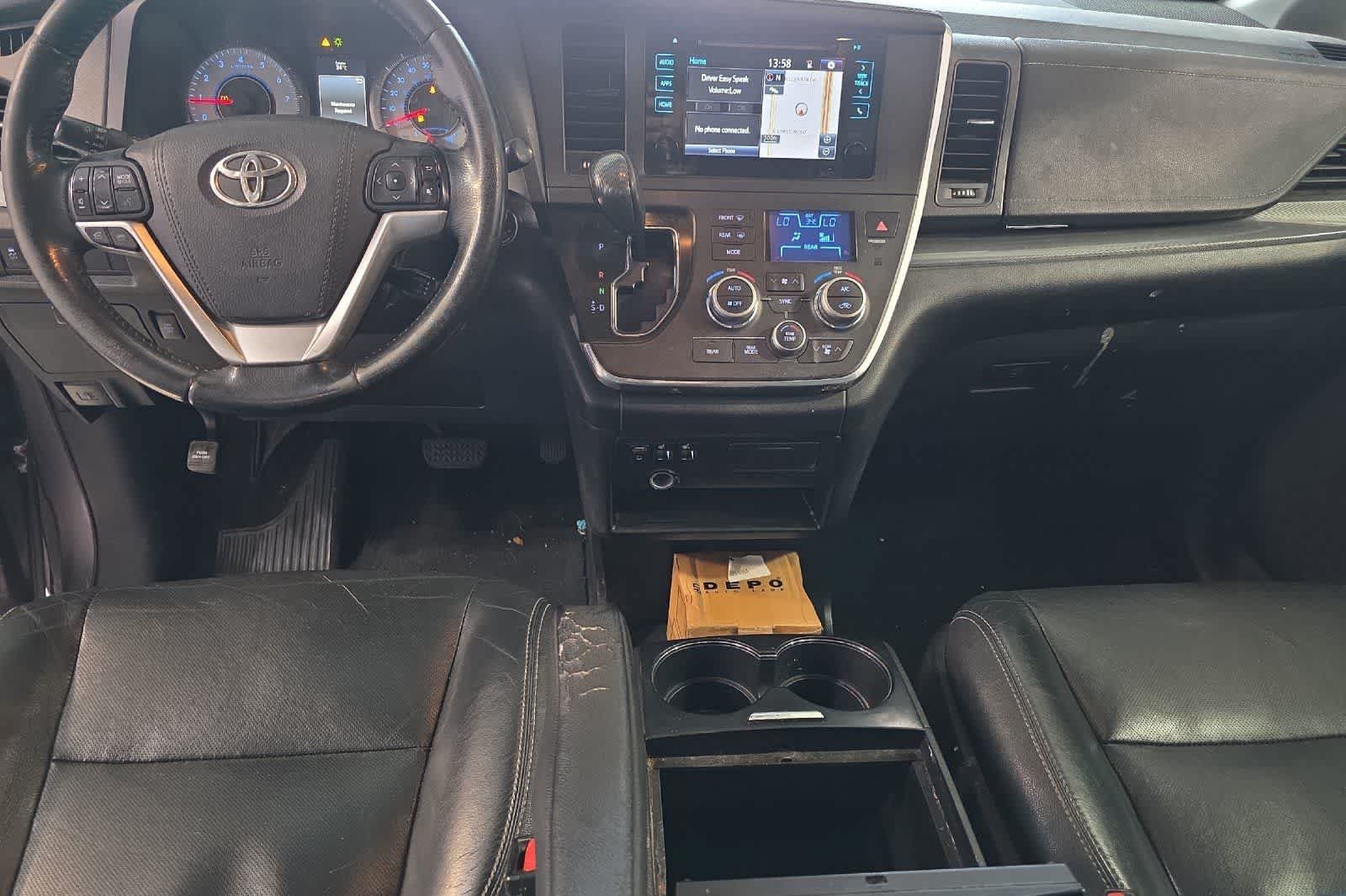Used 2015 Toyota Sienna SE w/ SE Preferred Package FWD image 4