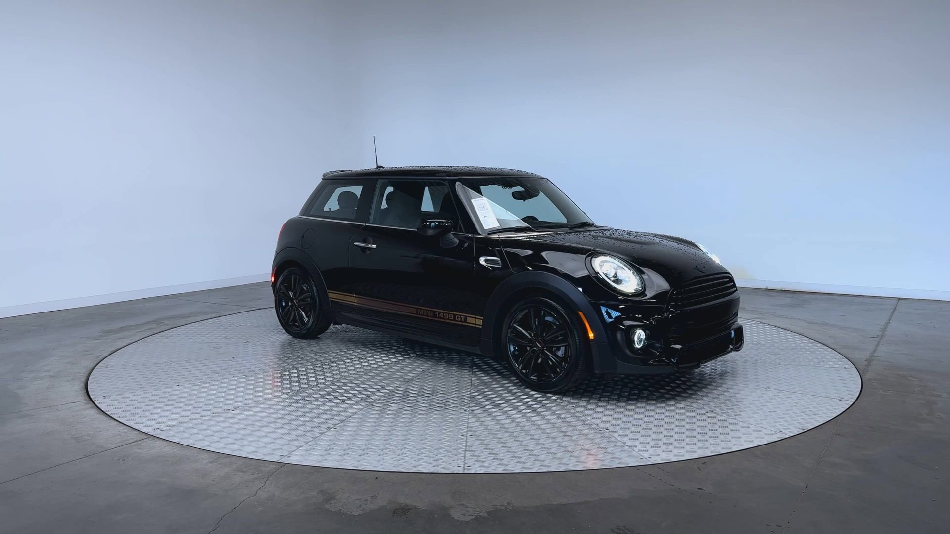 Used 2021 MINI Cooper 2-Door Hardtop FWD image 2
