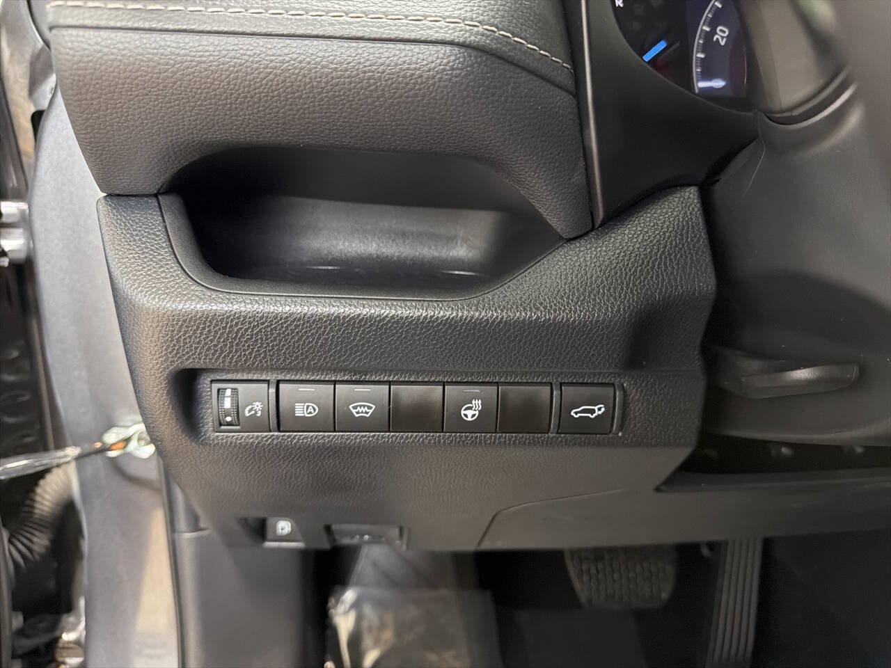 Used 2023 Toyota RAV4 XLE Premium AWD/4WD image 23