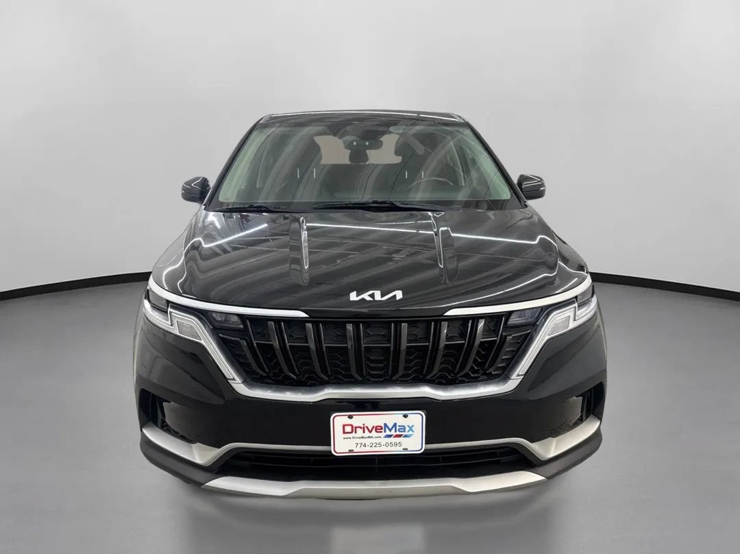 Used 2022 Kia Carnival LX FWD image 2