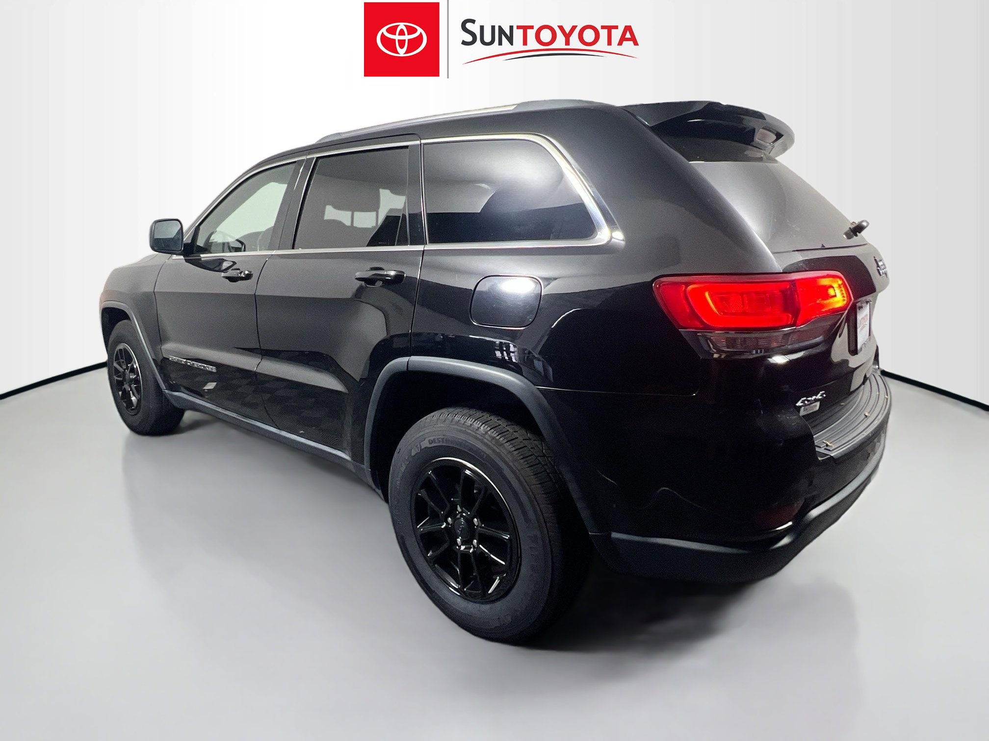 Used 2019 Jeep Grand Cherokee Laredo AWD/4WD image 6