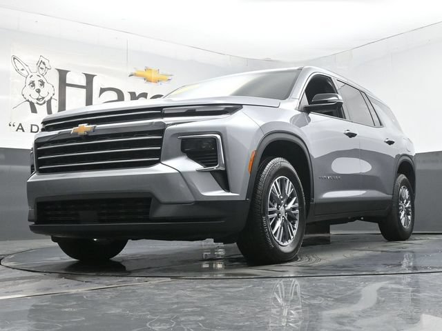 Used 2026 Chevrolet Traverse LT w/ Driver Confidence Package FWD image 4