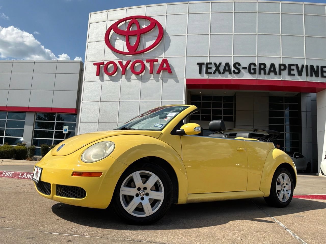 Used 2007 Volkswagen Beetle Convertible w/ Package 1 FWD image 3