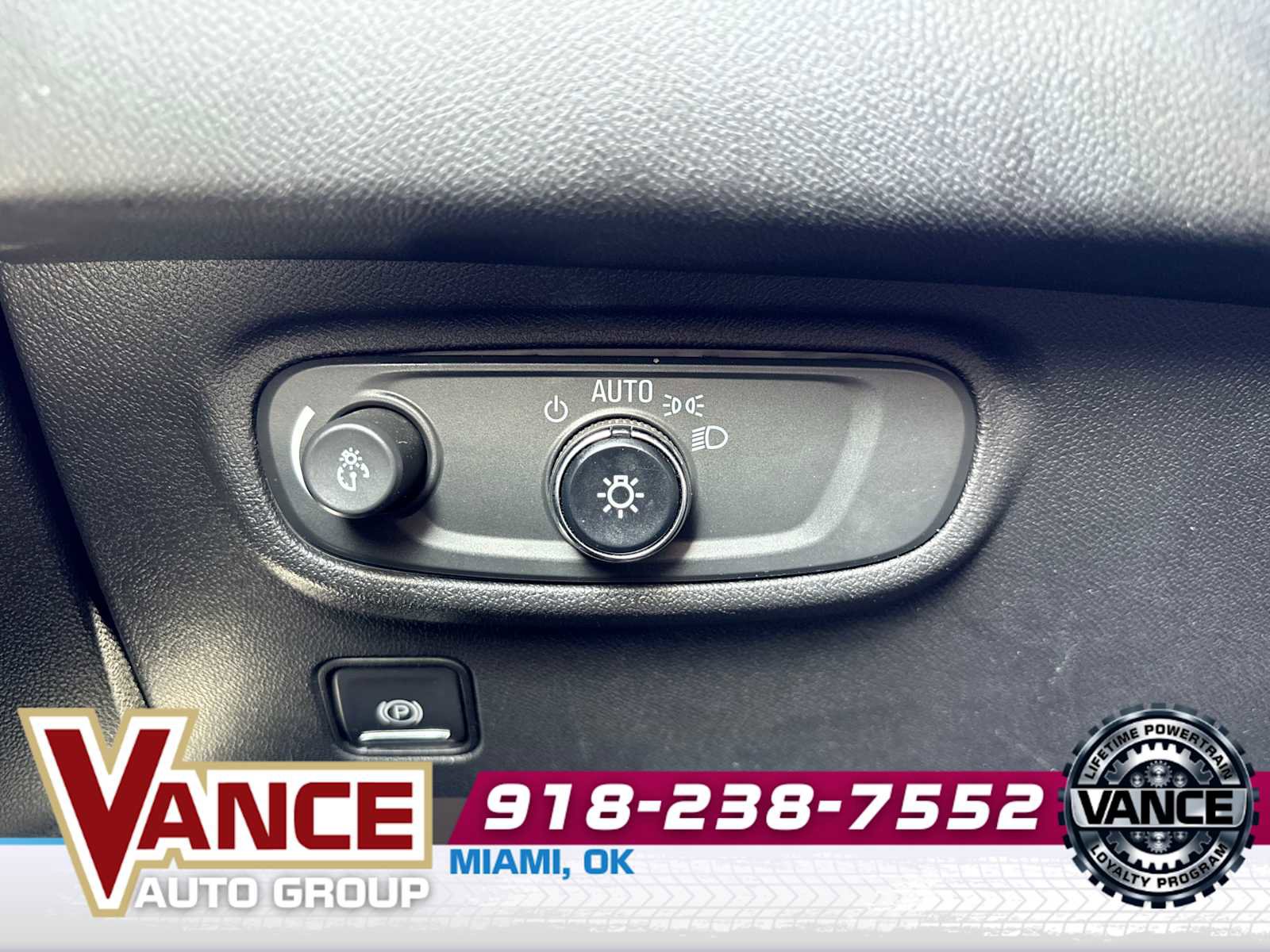 Used 2022 GMC Terrain SLE w/ Driver Convenience Package image 32