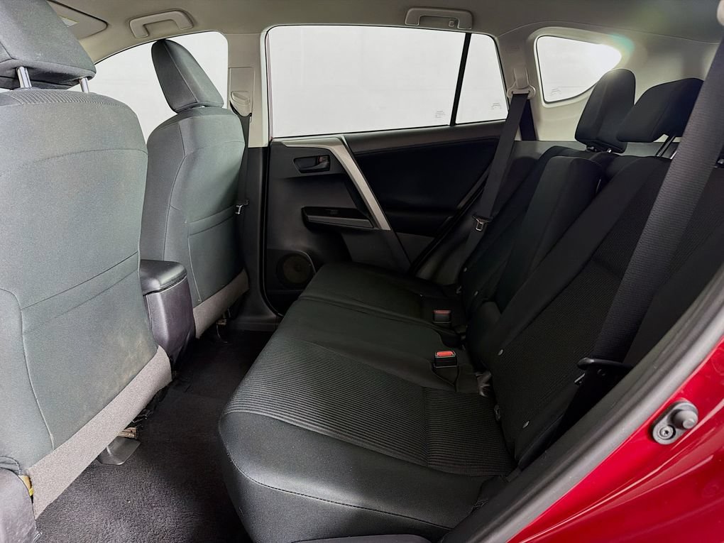 Used 2018 Toyota RAV4 LE FWD image 30