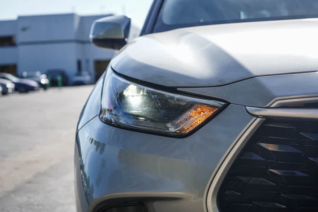 Used 2021 Toyota Highlander XLE AWD/4WD image 10
