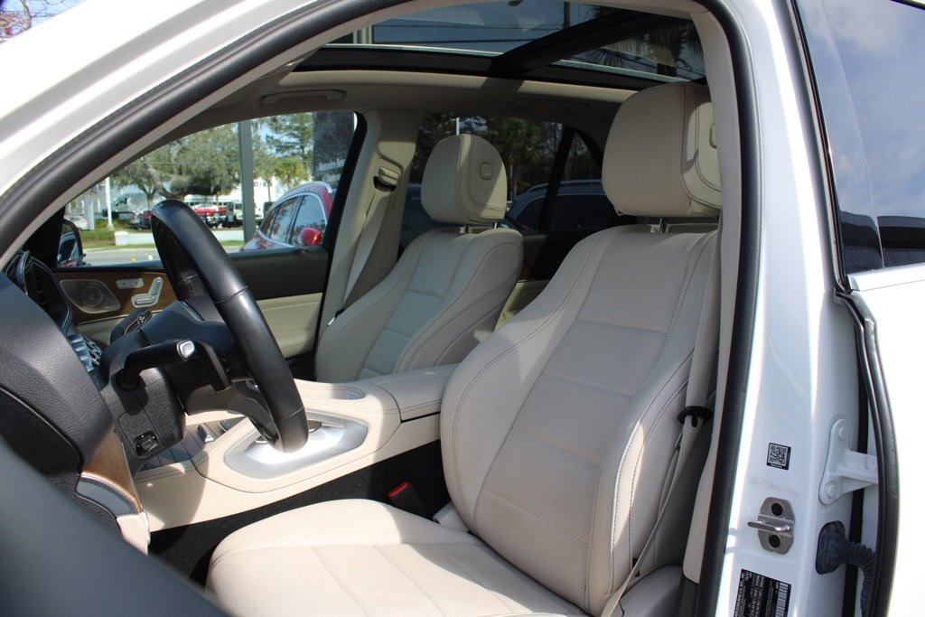 Used 2022 Mercedes-Benz GLE 450 4MATIC w/ AMG Line Exterior image 5