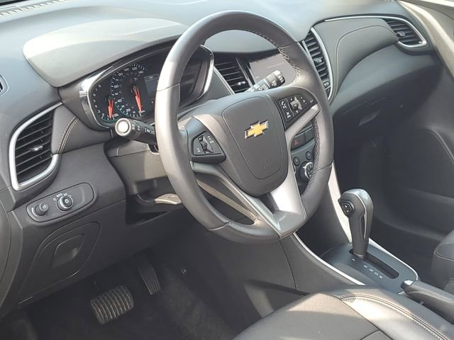 Used 2022 Chevrolet Trax LT w/ LT Convenience Package image 10