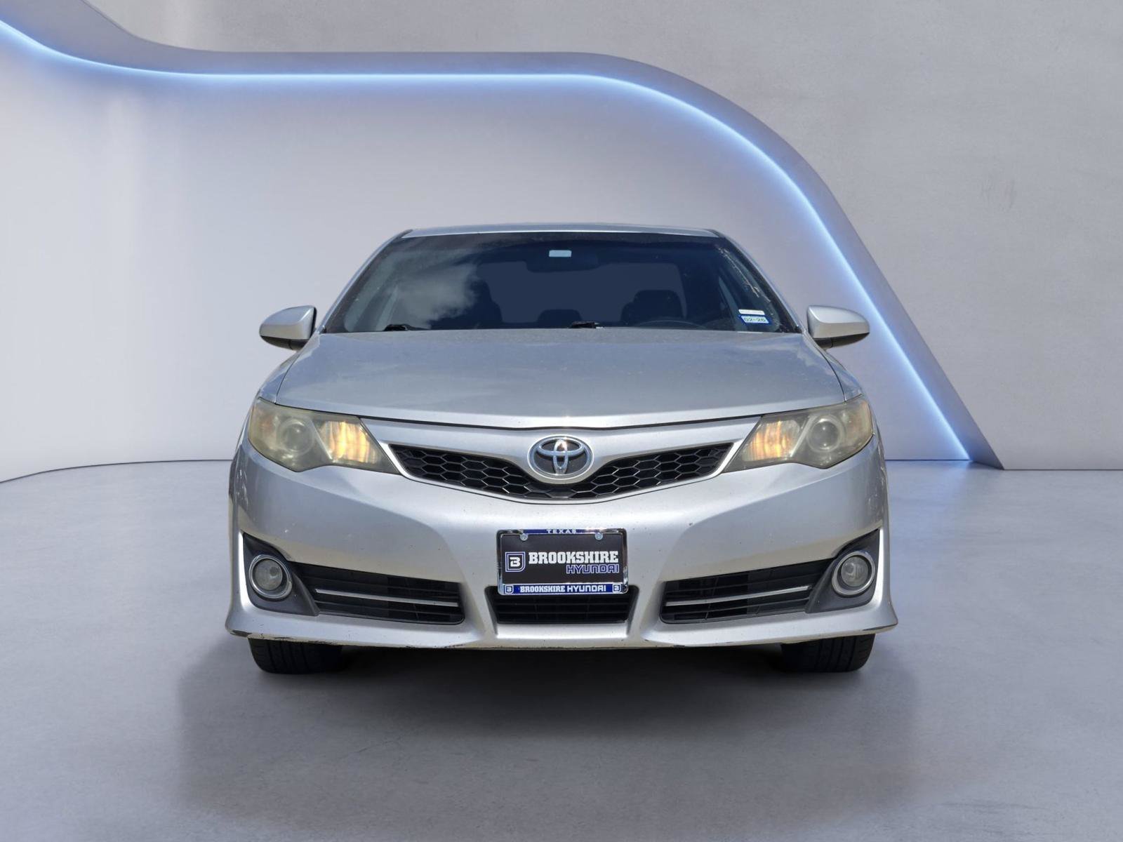 Used 2014 Toyota Camry SE FWD image 2