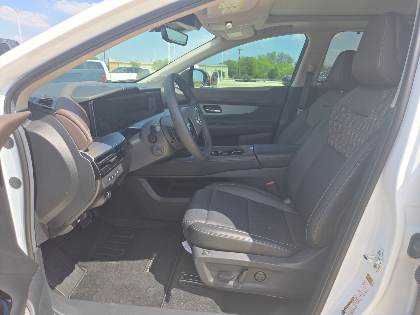 Used 2025 Nissan Murano Platinum w/ Cargo Package image 8