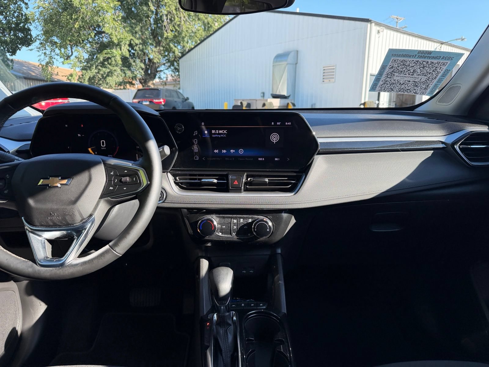 Used 2024 Chevrolet TrailBlazer LT w/ LT Cold Weather Package FWD image 20