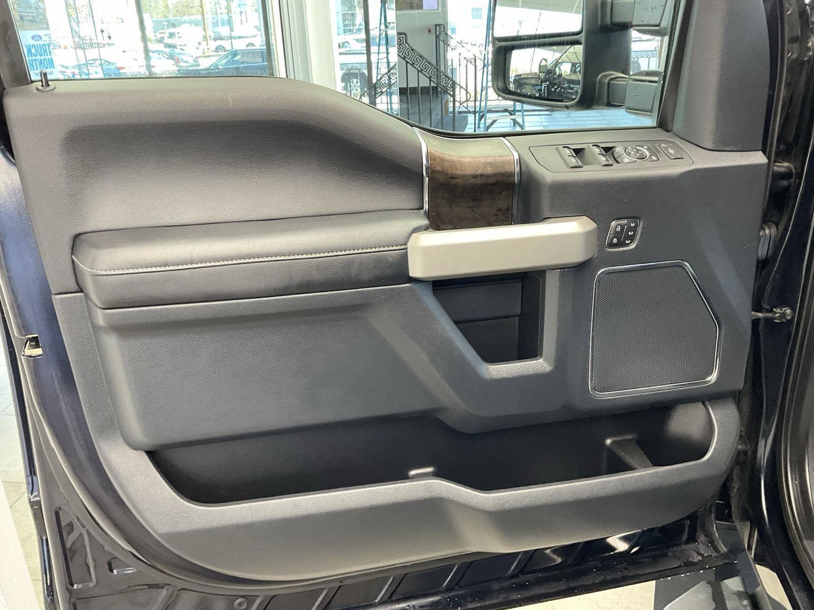 Used 2022 Ford F350 Lariat w/ Lariat Value Package AWD/4WD image 9
