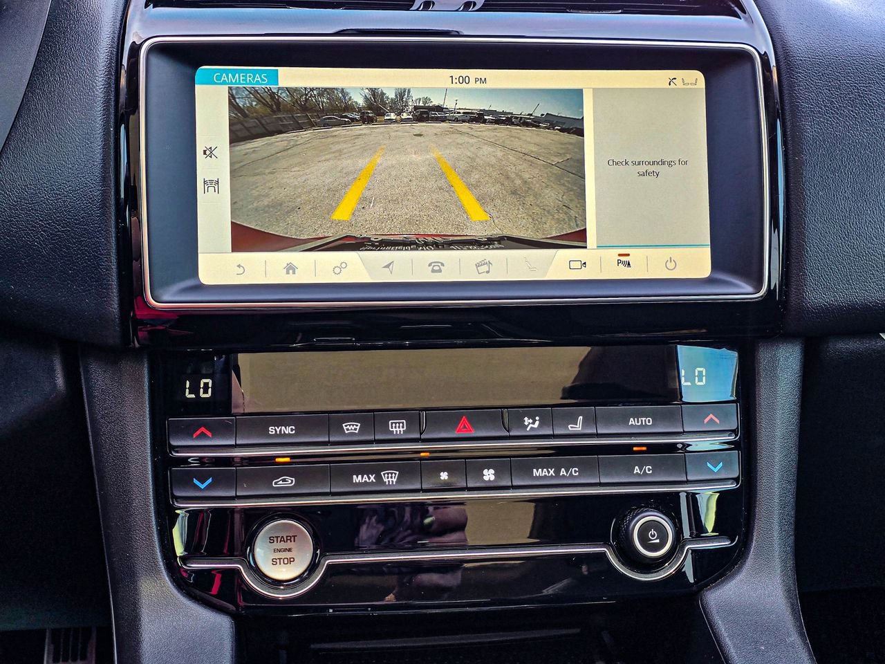 Used 2019 Jaguar F-PACE Premium image 19