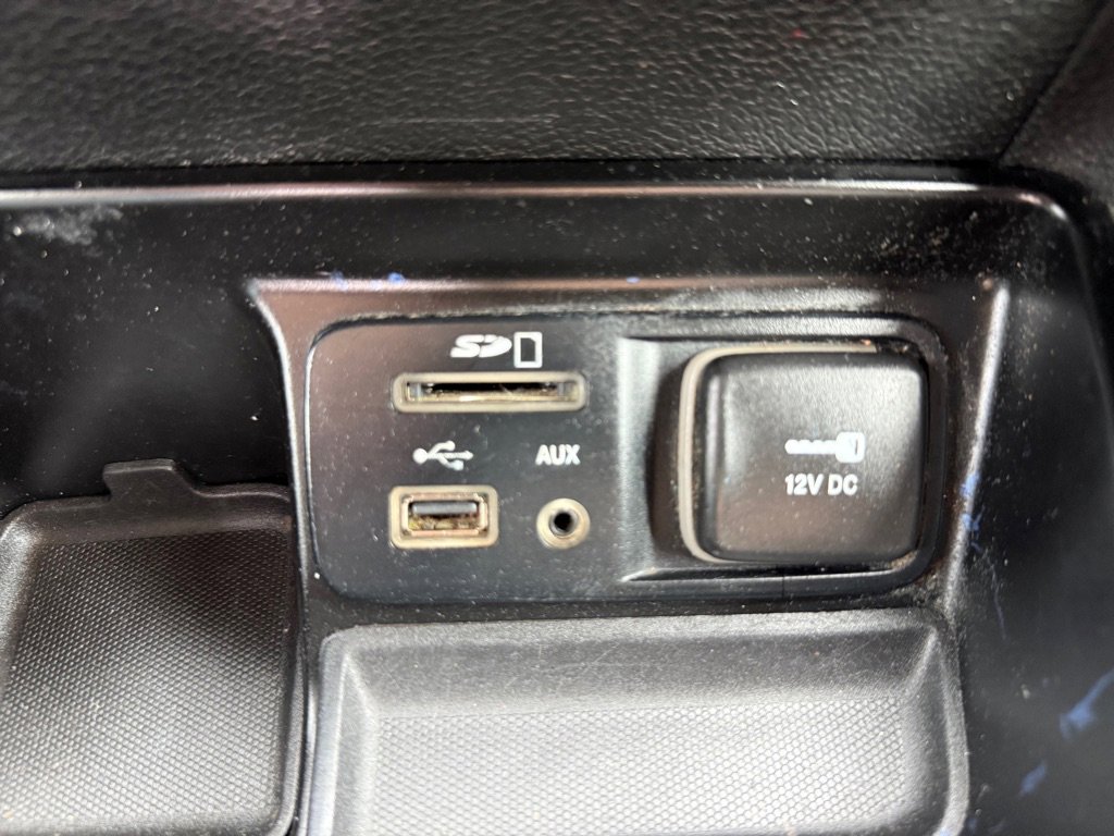 Used 2014 Jeep Cherokee Latitude w/ Comfort/Convenience Group image 13