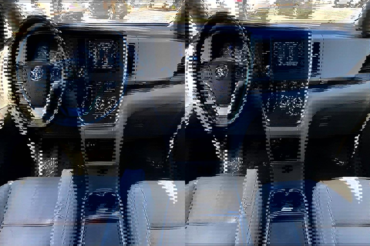 Used 2016 Toyota Sienna XLE Premium image 15