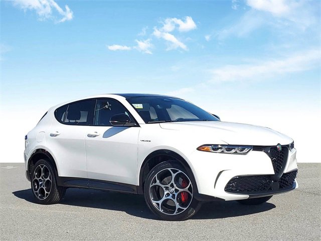 New 2025 Alfa Romeo Tonale w/ Premium Package image 1