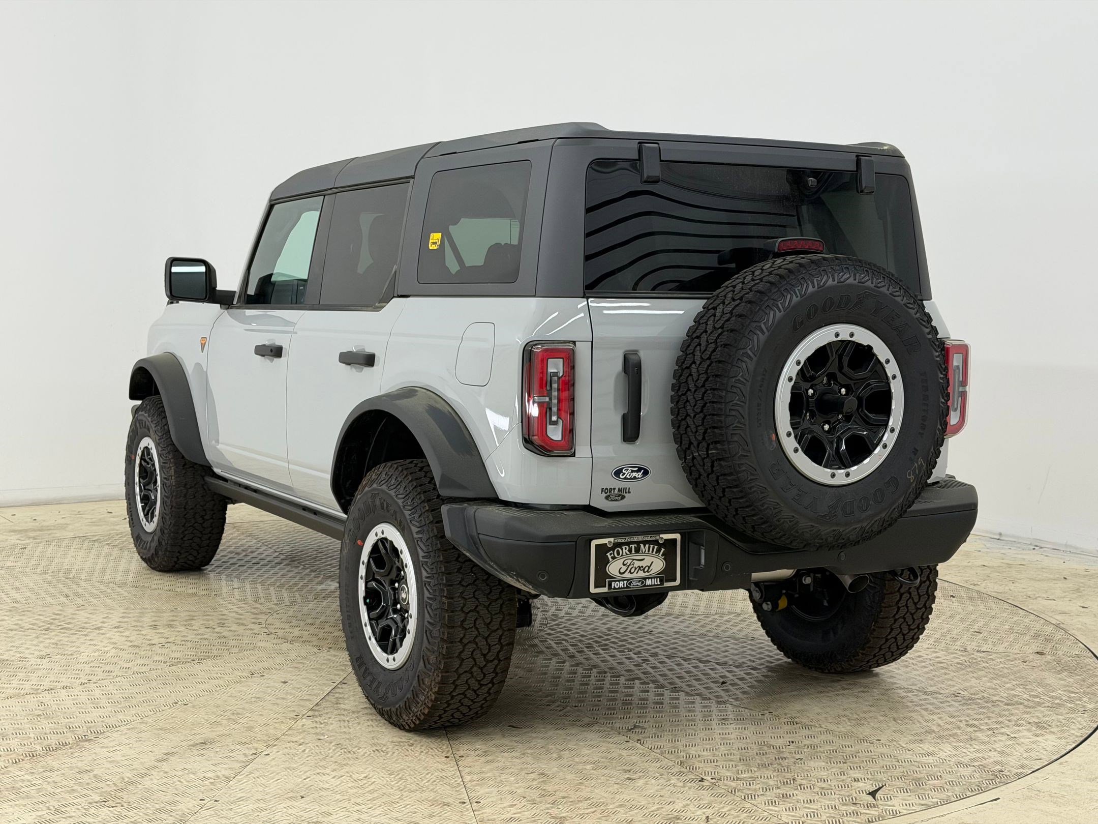 New 2026 Ford Bronco Badlands w/ Sasquatch Package image 3