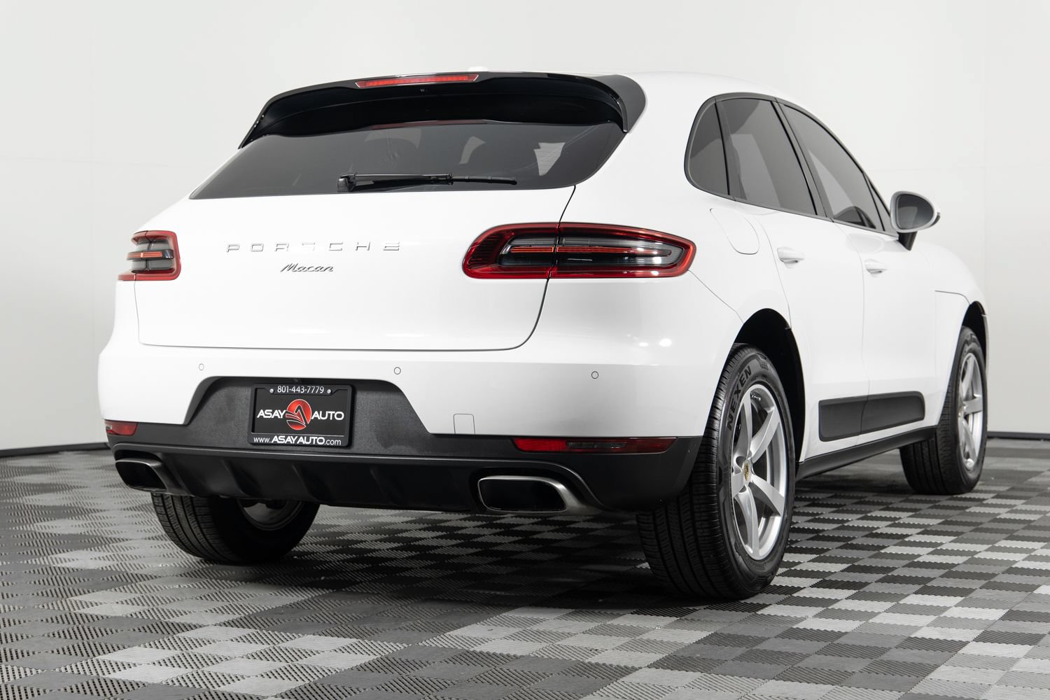 Used 2018 Porsche Macan AWD/4WD image 7