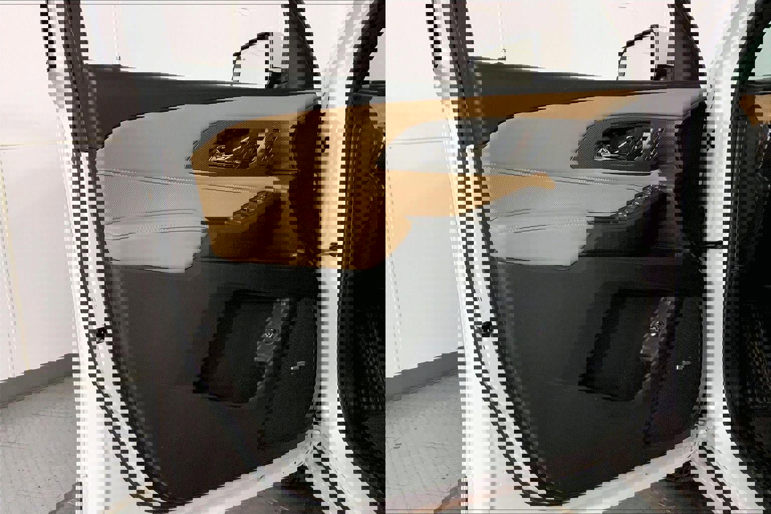 Used 2023 Chevrolet Traverse Premier image 25