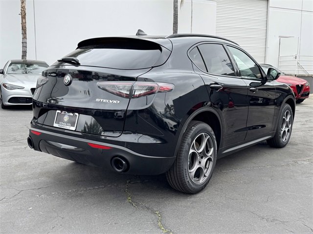 New 2025 Alfa Romeo Stelvio Sprint image 6