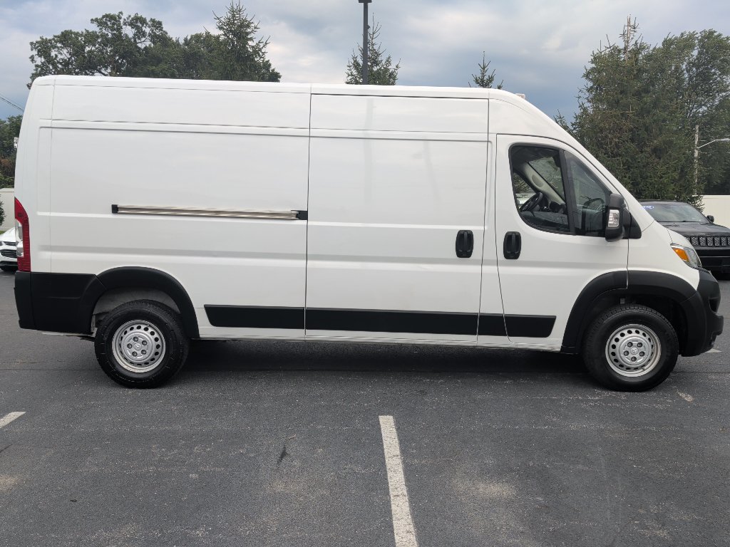Used 2025 RAM ProMaster 2500 w/ Convenience Group FWD image 2