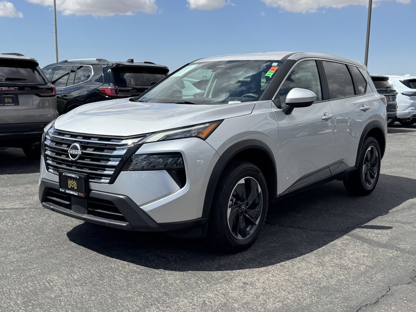 Used 2024 Nissan Rogue SV image 3