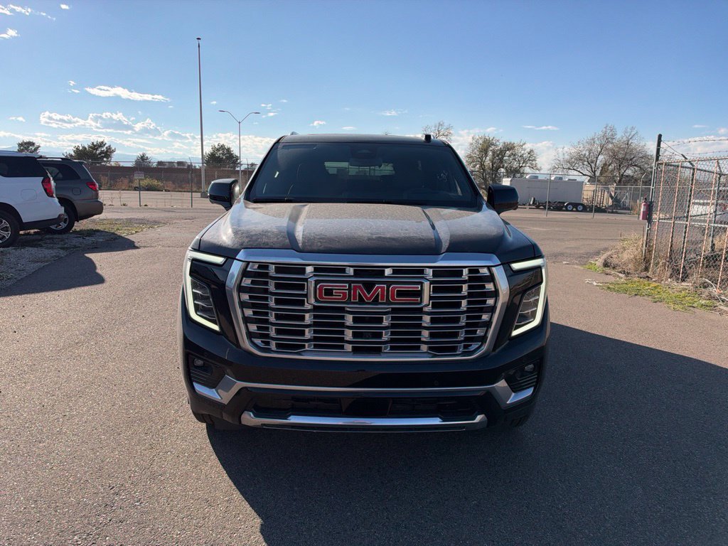Used 2026 GMC Yukon Denali w/ Sun & Power Step Package AWD/4WD image 3