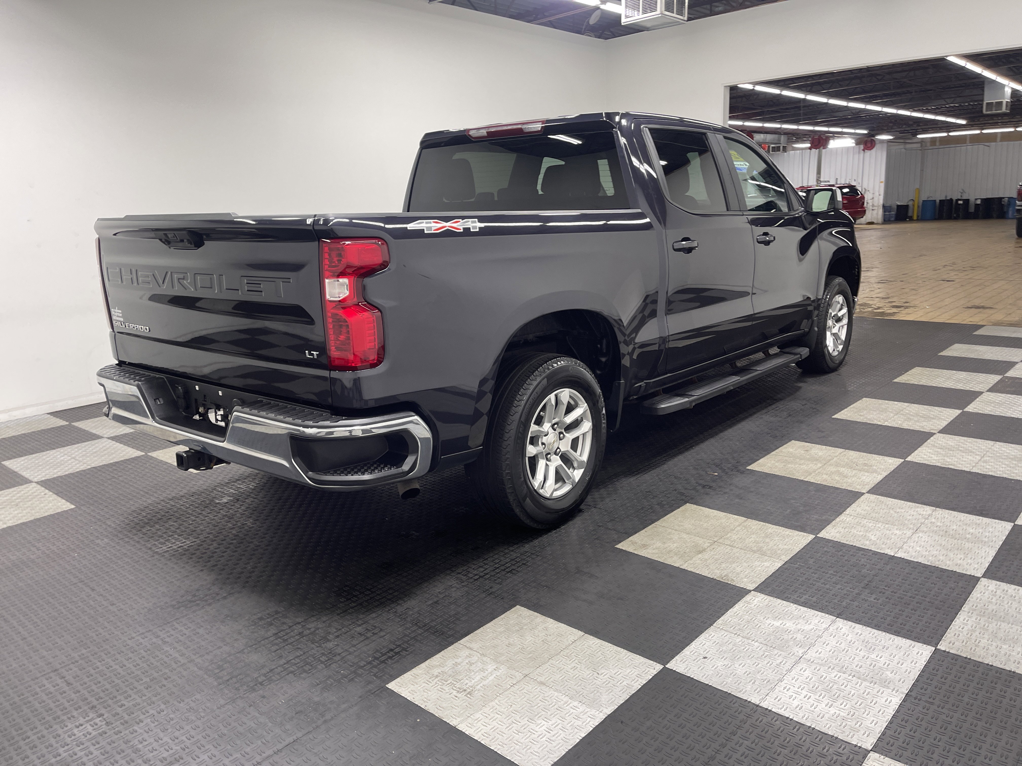 Used 2023 Chevrolet Silverado 1500 LT AWD/4WD image 5