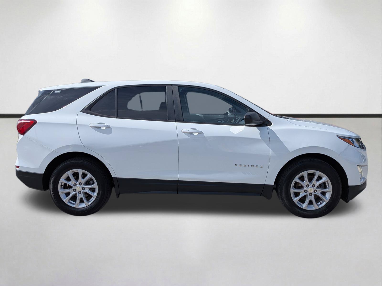 Used 2021 Chevrolet Equinox LS w/ LS Convenience Package FWD image 3