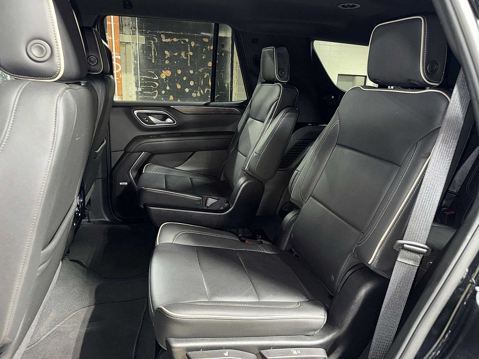 Used 2024 Chevrolet Tahoe Premier AWD/4WD image 17