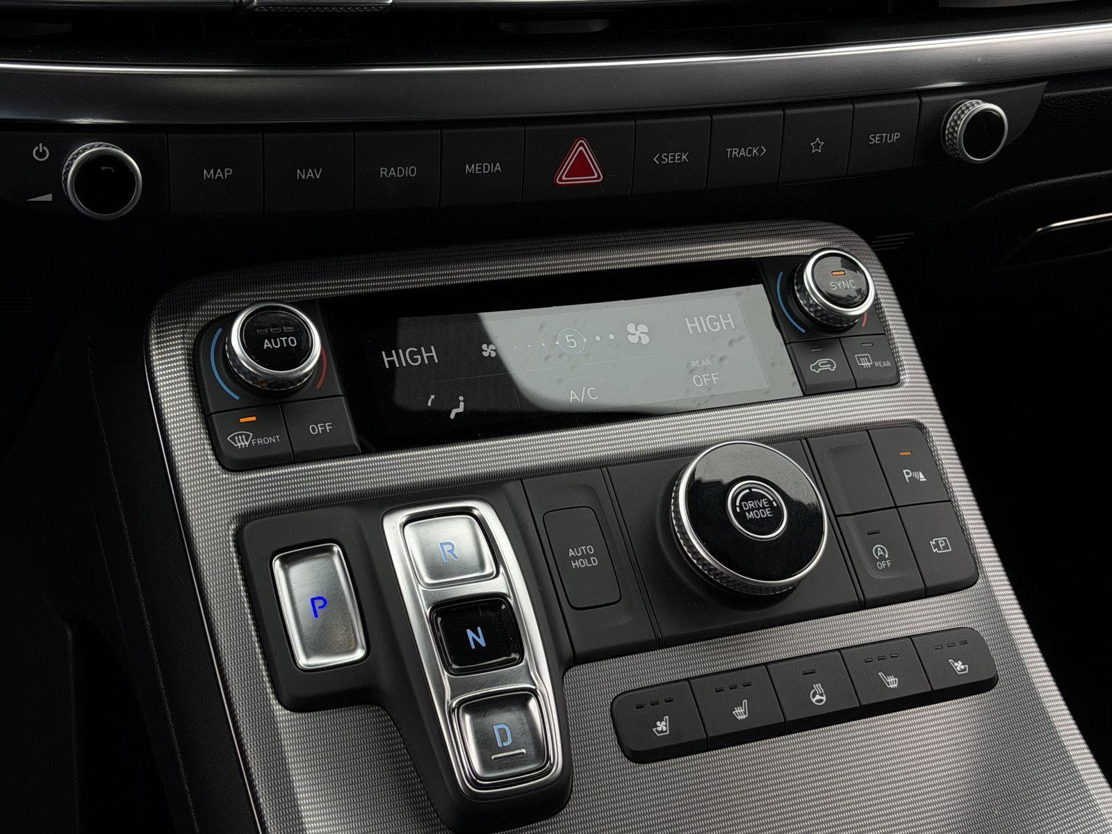 Used 2023 Hyundai Palisade Calligraphy image 16