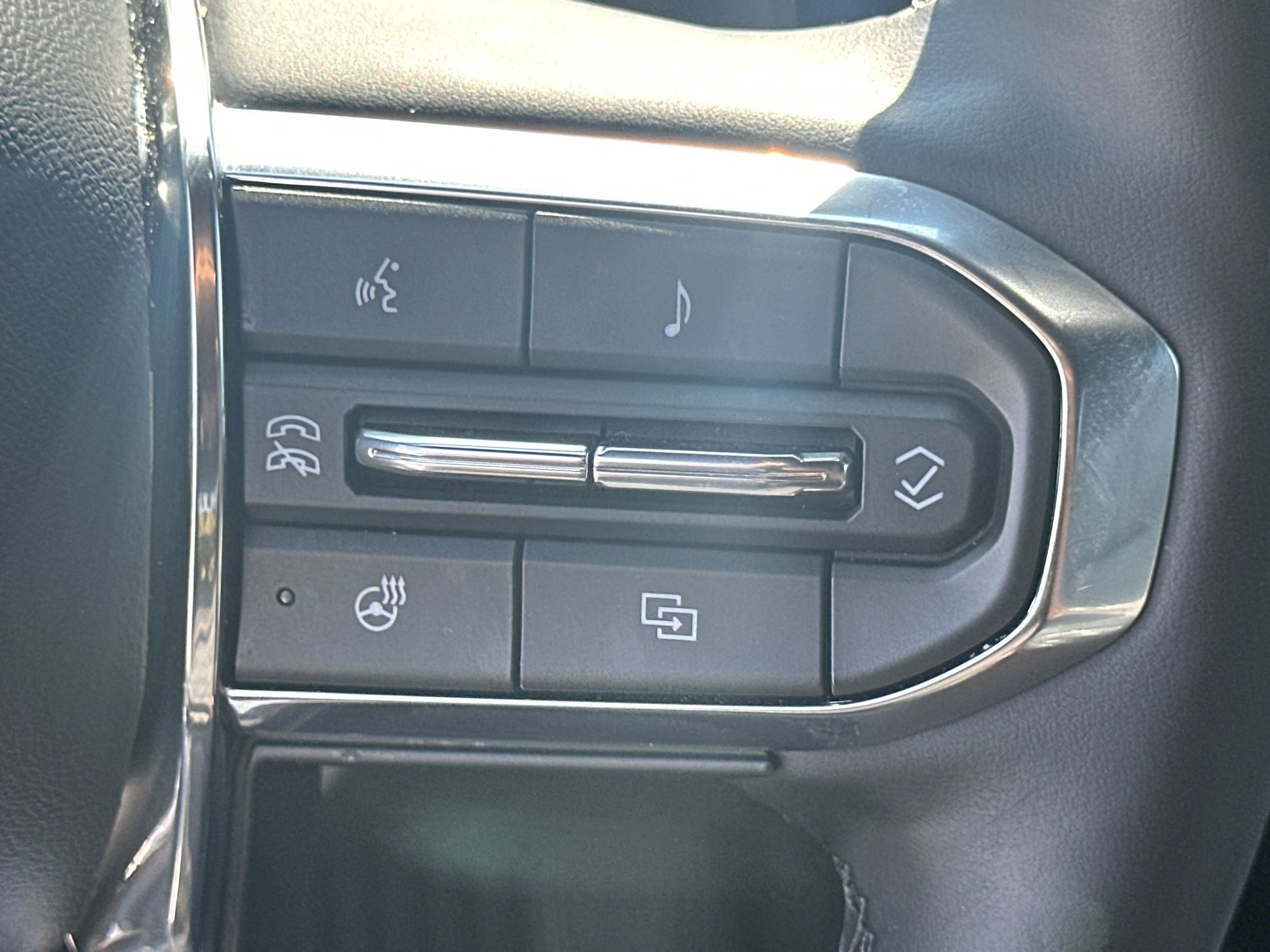 Used 2026 GMC Acadia Elevation w/ Elevation Premium Package FWD image 27